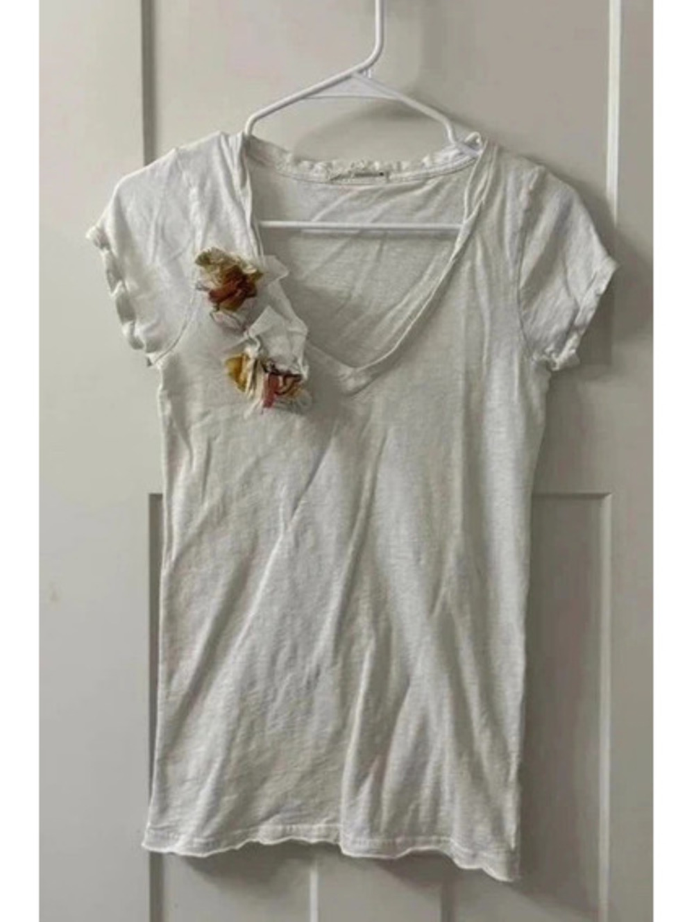 J Crew Women’s S White V Neck T Shirt 3D Floral Rosette Applique Cotton Tee